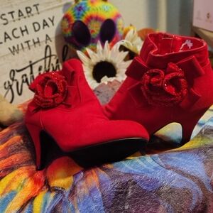 Elegant Red Heeled Boots with Floral Accent